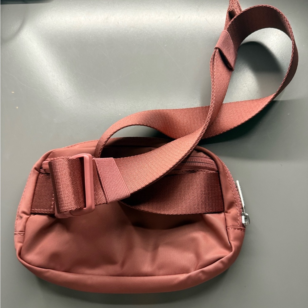 Lululemon Everywhere Belt Bag - Picture 3 of 4